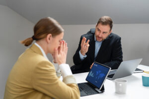 Evidencia-detetive-Como identificar e documentar assédio virtual no ambiente corporativo