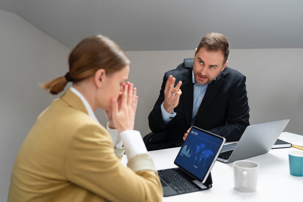 Como identificar e documentar assédio virtual no ambiente corporativo