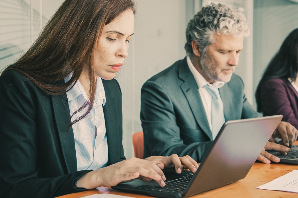 A importância da investigação digital na proteção de executivos e líderes empresariais