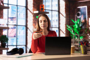 Evidencia-detetive-Golpes online em negócios - Como proteger sua empresa de falsificações e fraudes em compras digitais